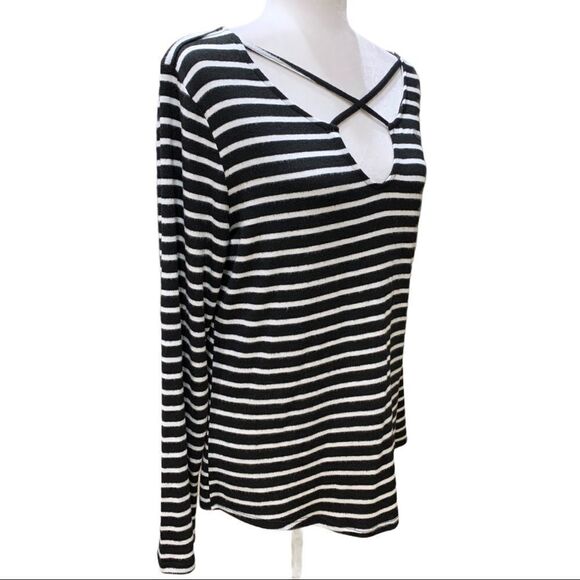 NWT Maurices Long Sleeve Rayon Black/White SOFT Top Sz L NEW - Picture 3 of 10